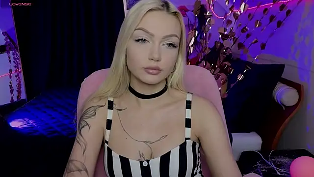 LinaLirian online show from June 30, 1:12 pm