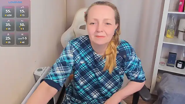 Snapshot of Karen_Villis chatting on May 10, 10:09 am Karen Villis online show from May 10, 10:09 am