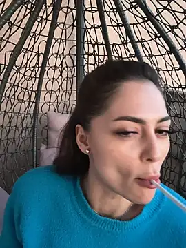 Snapshot of ChloeDevine chatting on April 16, 5:14 pm ChloeDevine online show from April 16, 5:14 pm