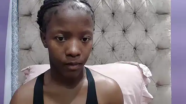 Snapshot of sexykea2002x chatting on October 18, 7:09 am sexykea2002x online show from October 18, 7:09 am