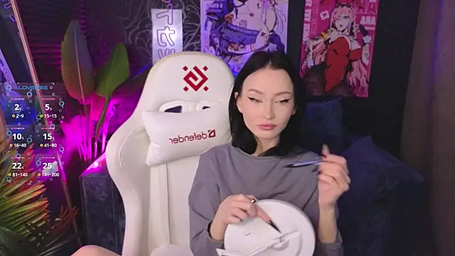  holly berry  online show from September 9, 1:38 am