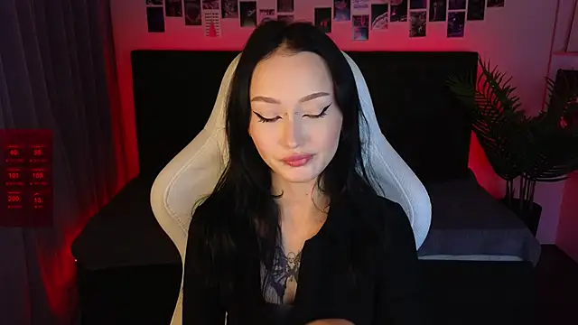  holly berry  online show from September 13, 1:27 am