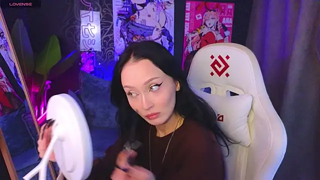  holly berry  online show from September 14, 1:27 am