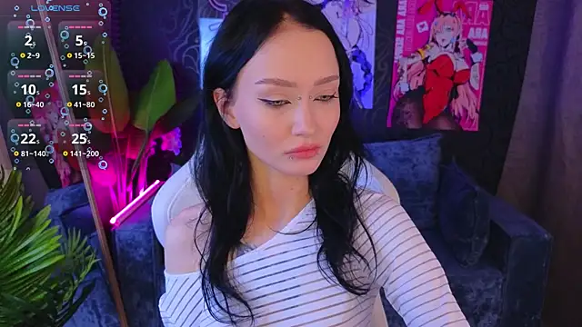  holly berry  online show from September 22, 8:16 am