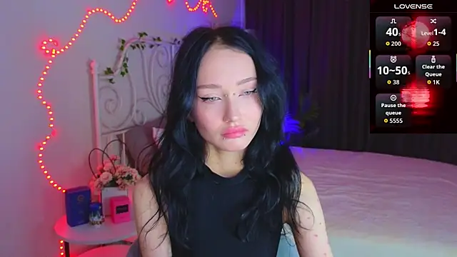  holly berry  online show from September 28, 1:22 am