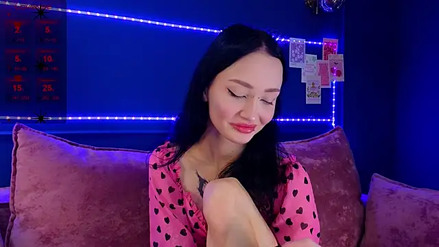  holly berry  online show from October 7, 2:31 am