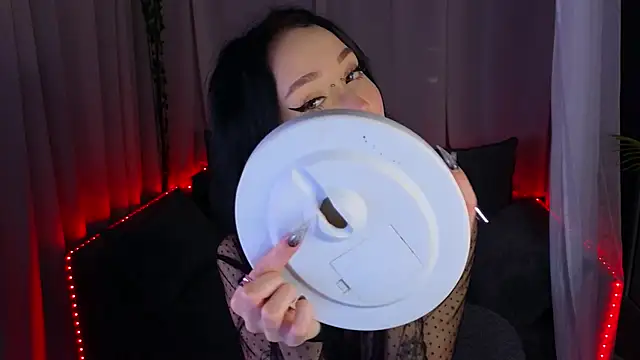  holly berry  online show from October 25, 1:35 am