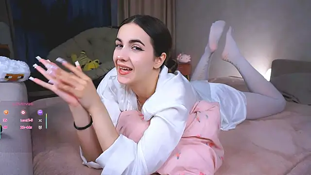 Snapshot of CupSizeGirl chatting on September 23, 4:21 pm CupSizeGirl online show from September 23, 4:21 pm