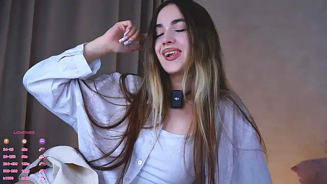 Snapshot of CupSizeGirl chatting on October 5, 4:16 pm CupSizeGirl online show from October 5, 4:16 pm