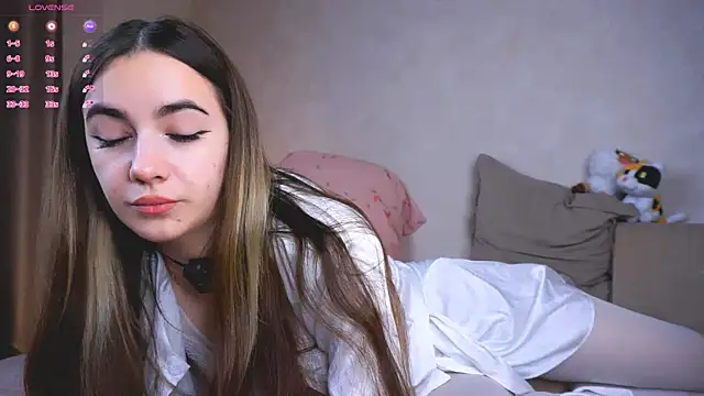 Snapshot of CupSizeGirl chatting on October 10, 2:49 pm CupSizeGirl online show from October 10, 2:49 pm