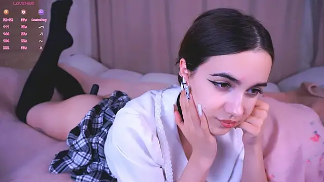 Snapshot of CupSizeGirl chatting on October 29, 1:35 pm CupSizeGirl online show from October 29, 1:35 pm