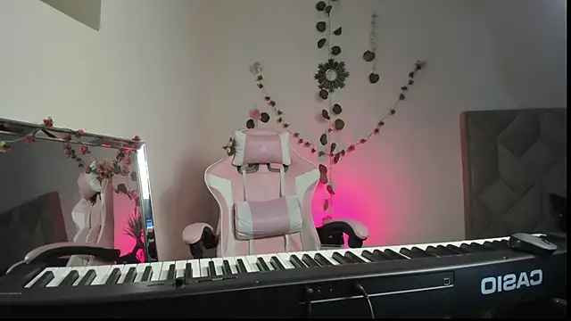 Paprika  online show from December 5, 7:43 pm