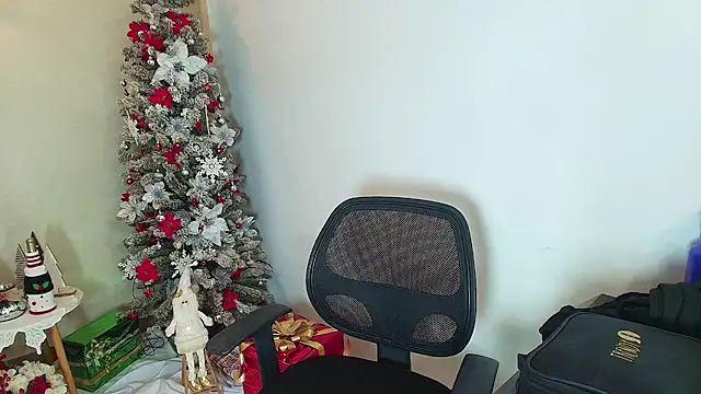  Victoria Collins online show from December 20, 11:06 am