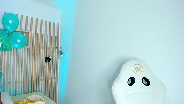 Snapshot of ciara_blake chatting on March 17, 7:50 pm ciara blake online show from March 17, 7:50 pm