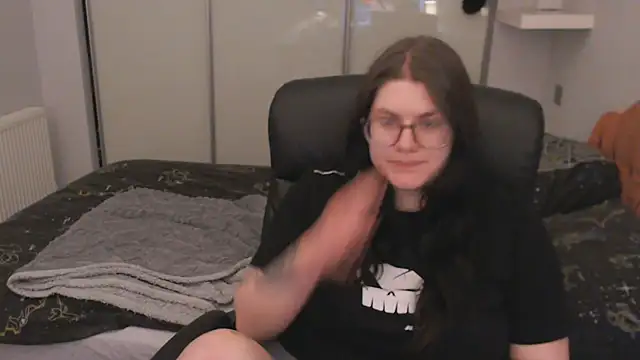 GothSuccubusBabe online show from February 19, 8:38 pm