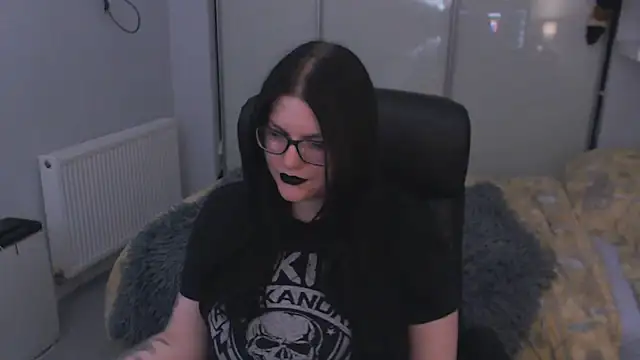 Snapshot of GothSuccubusBabe chatting on August 4, 12:25 am GothSuccubusBabe online show from August 4, 12:25 am