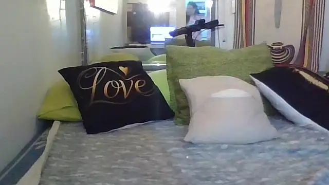 hotCOUPLEPETRA online show from February 17, 6:32 am