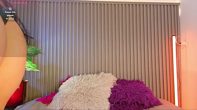 Luna maithe1 online show from September 24, 12:19 pm