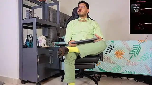 Snapshot of samuelcoopeer chatting on February 11, 3:50 pm samuelcoopeer online show from February 11, 3:50 pm