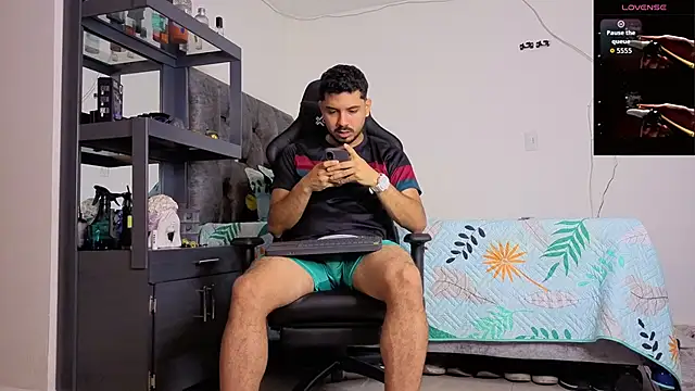 Snapshot of samuelcoopeer chatting on February 16, 1:29 pm samuelcoopeer online show from February 16, 1:29 pm