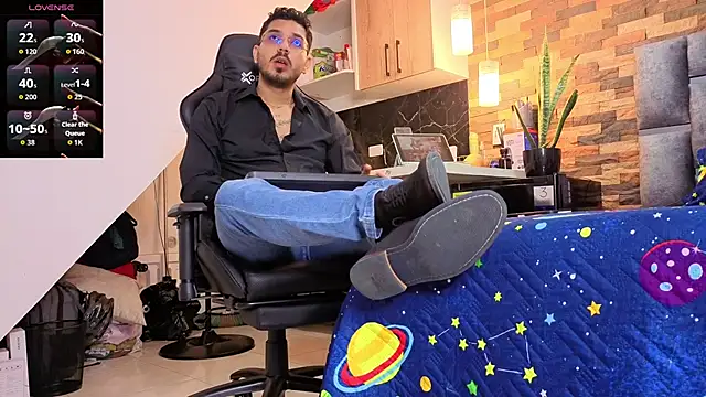 Snapshot of samuelcoopeer chatting on February 26, 7:46 pm samuelcoopeer online show from February 26, 7:46 pm