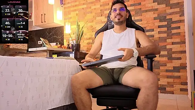 Snapshot of samuelcoopeer chatting on March 3, 5:41 pm samuelcoopeer online show from March 3, 5:41 pm