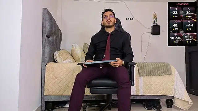 Snapshot of samuelcoopeer chatting on March 18, 3:48 pm samuelcoopeer online show from March 18, 3:48 pm