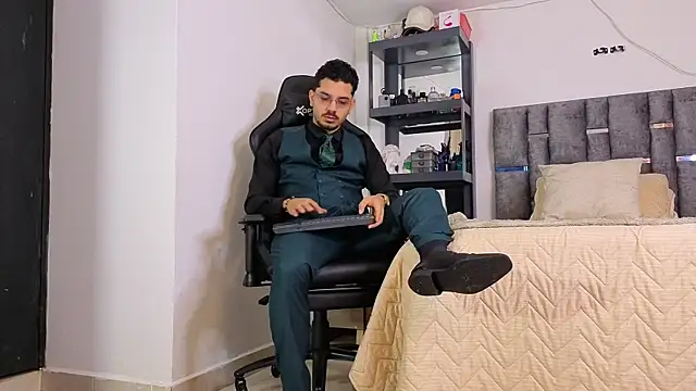 Snapshot of samuelcoopeer chatting on March 31, 7:58 pm samuelcoopeer online show from March 31, 7:58 pm