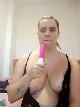 Snapshot of JessicaItalia chatting on October 5, 9:18 am JessicaItalia online show from October 5, 9:18 am