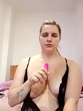 Snapshot of JessicaItalia chatting on October 16, 9:43 am JessicaItalia online show from October 16, 9:43 am