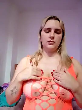 Snapshot of JessicaItalia chatting on October 20, 12:05 pm JessicaItalia online show from October 20, 12:05 pm