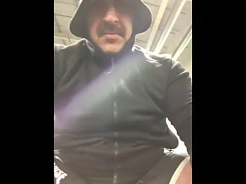 CloudyMuscleBeefy online show from December 17, 2:06 am