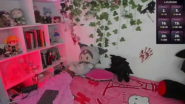 sarahminage  online show from November 20, 6:40 pm