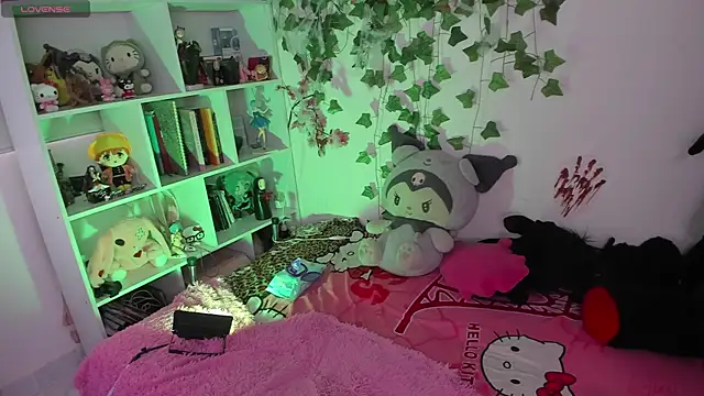 sarahminage  online show from December 5, 4:58 pm