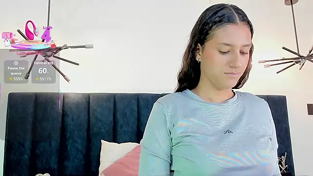 niia7 online show from October 2, 7:43 pm