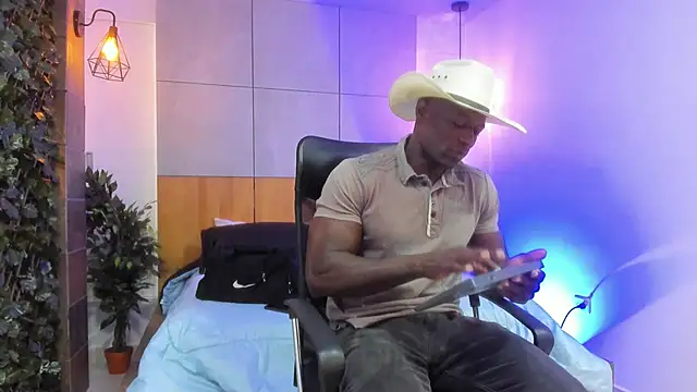 MarcusBlack  online show from September 23, 11:35 am