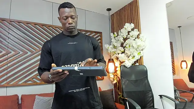 MarcusBlack  online show from November 8, 11:32 am