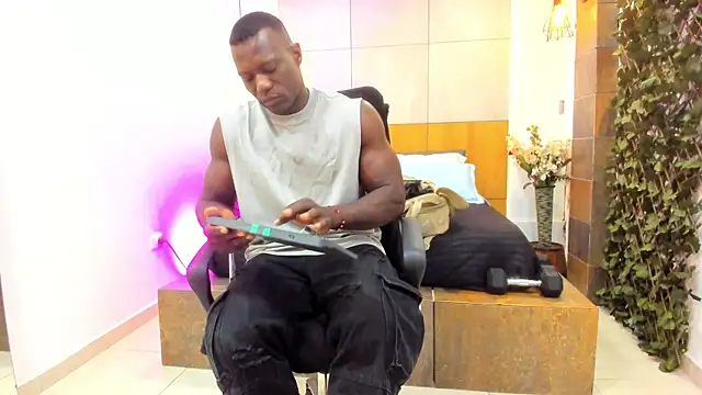 Snapshot of MarcusBlack_ chatting on April 10, 12:10 pm MarcusBlack online show from April 10, 12:10 pm