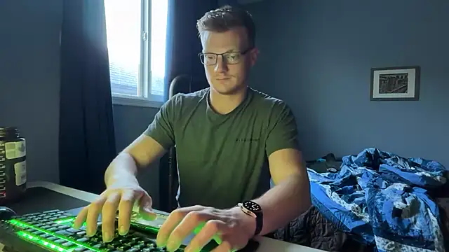 lustylyndon online show from May 26, 3:02 am
