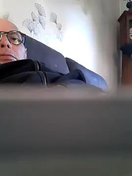 Vince072 online show from October 6, 6:11 am