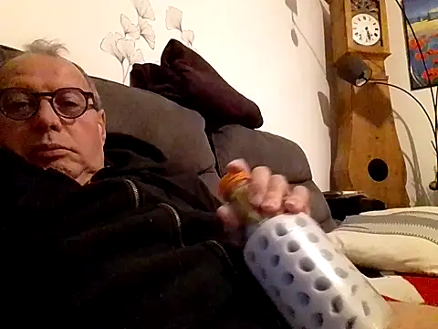 Vince072 online show from October 13, 5:07 am