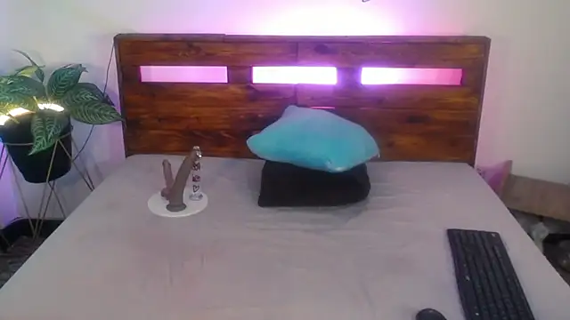 Snapshot of Yeseniaa25_ chatting on October 2, 12:56 pm Yeseniaa25 online show from October 2, 12:56 pm