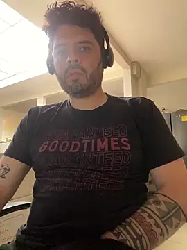 uto857 online show from November 18, 8:35 pm