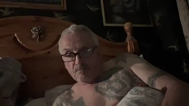 poggles online show from April 28, 8:58 pm