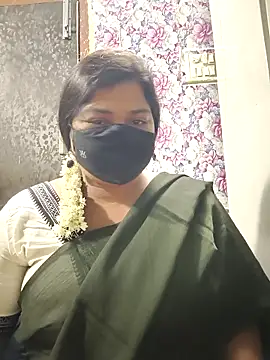 Liyaa 24 online show from May 11, 6:05 pm
