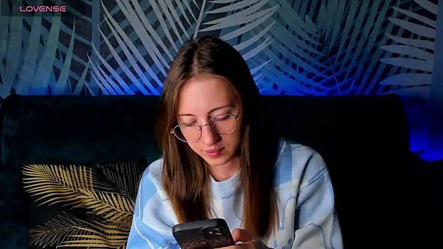 Snapshot of ChristyCrayme chatting on October 3, 10:18 pm ChristyCrayme online show from October 3, 10:18 pm