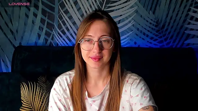 Snapshot of ChristyCrayme chatting on October 12, 11:37 pm ChristyCrayme online show from October 12, 11:37 pm