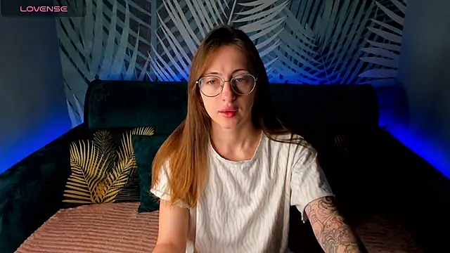 Snapshot of ChristyCrayme chatting on November 14, 10:18 pm ChristyCrayme online show from November 14, 10:18 pm