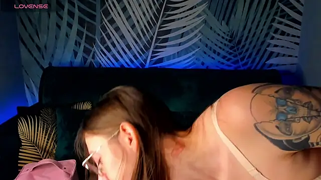 Snapshot of ChristyCrayme chatting on November 21, 10:19 pm ChristyCrayme online show from November 21, 10:19 pm