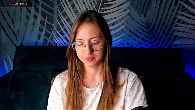 Snapshot of ChristyCrayme chatting on December 3, 10:41 pm ChristyCrayme online show from December 3, 10:41 pm